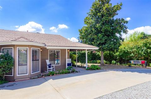 720 Carnation Ln, Fallbrook, CA 92028 photo 3