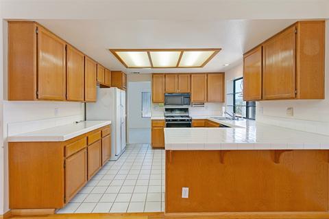 3837 Elderberry Gln, Escondido, CA 92025 photo 6