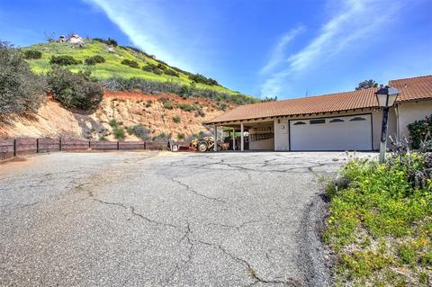 3185 Vista Del Rio, Fallbrook, CA 92028 photo 2