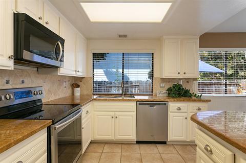 3577 Prestwick Cir, Oceanside, CA 92056 photo 5