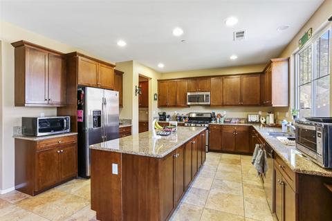 2960 Burnet Dr, Escondido, CA 92027 photo 2