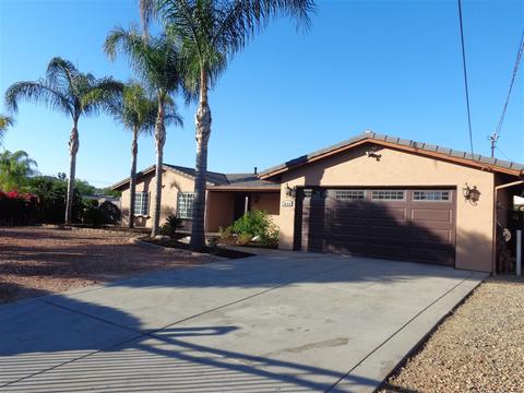 820 Palm Ter, Escondido, CA 92025 photo 1