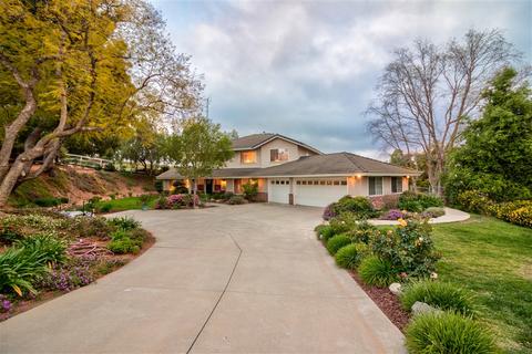 393 Sheila Ln, Fallbrook, CA 92028 photo 2