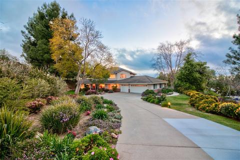 393 Sheila Ln, Fallbrook, CA 92028 photo 1