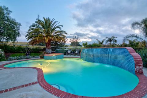 393 Sheila Ln, Fallbrook, CA 92028 photo 5