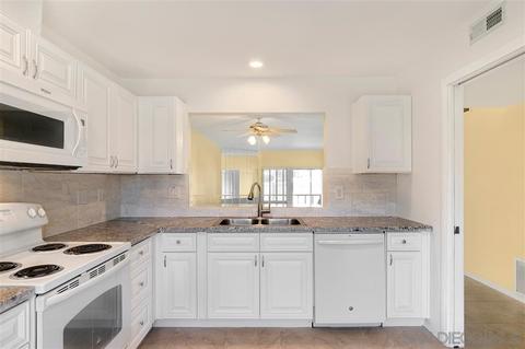 3109 Evening Way #B, La Jolla, CA 92037 photo 2