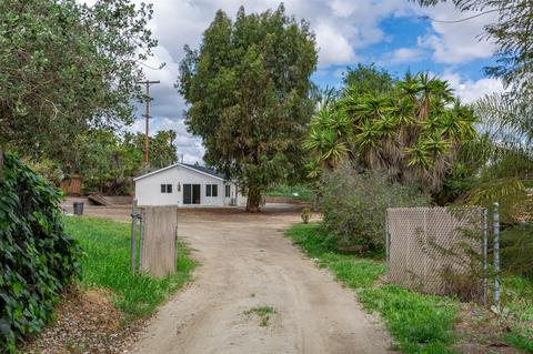 355 East Dr, Vista, CA 92083 photo 3