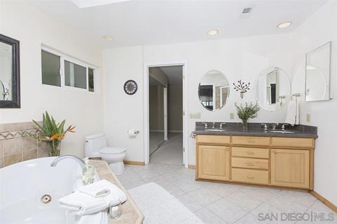 7930 Wetherly St, La Mesa, CA 91941 photo 6