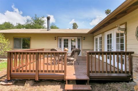 1445 York Dr, Vista, CA 92084 photo 9