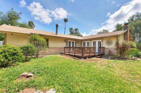 1445 York Dr, Vista, CA 92084 photo 2