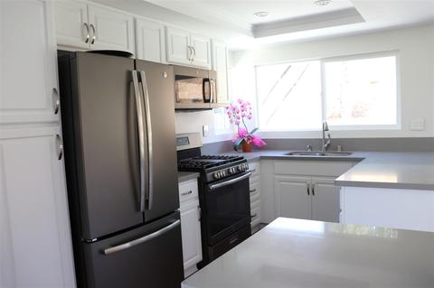 1060 Harding St, Escondido, CA 92027 photo 3