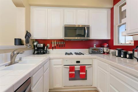 3081 Via Maximo, Carlsbad, CA 92009 photo 9