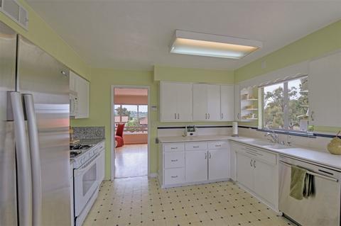 742 Crescent Dr, Vista, CA 92084 photo 7