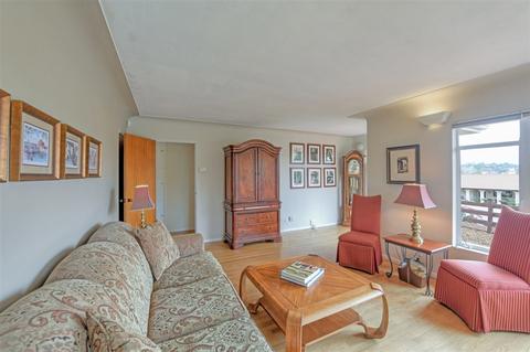 742 Crescent Dr, Vista, CA 92084 photo 5