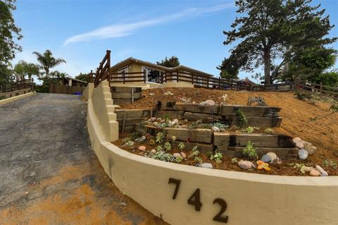 742 Crescent Dr, Vista, CA 92084 photo 21