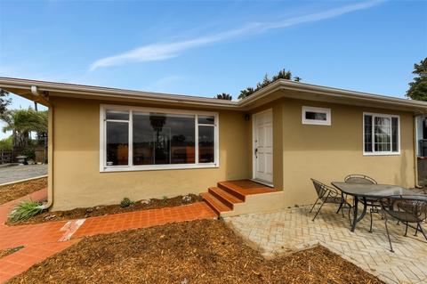 742 Crescent Dr, Vista, CA 92084 photo 2