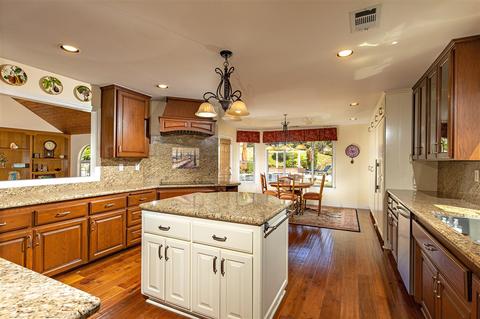 801 Sugarbush Dr, Vista, CA 92084 photo 11