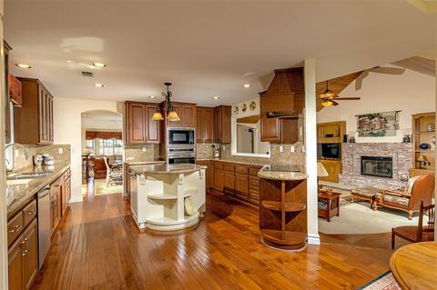 801 Sugarbush Dr, Vista, CA 92084 photo 10