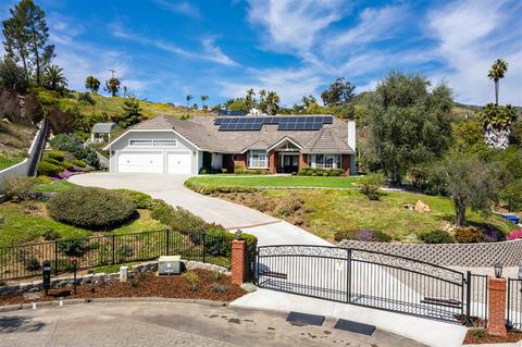 801 Sugarbush Dr, Vista, CA 92084 photo 2