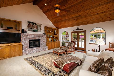 801 Sugarbush Dr, Vista, CA 92084 photo 9