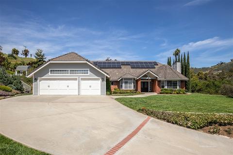 801 Sugarbush Dr, Vista, CA 92084 photo 3