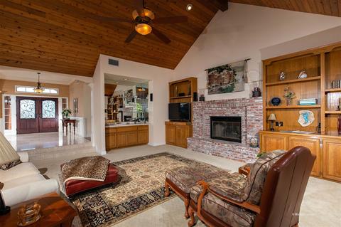 801 Sugarbush Dr, Vista, CA 92084 photo 8
