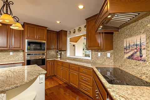 801 Sugarbush Dr, Vista, CA 92084 photo 12