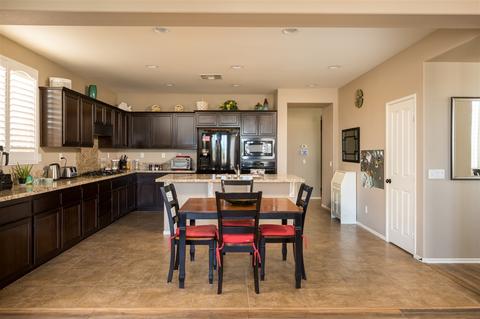 1131 Vista Pointe Blvd, Oceanside, CA 92057 photo 3