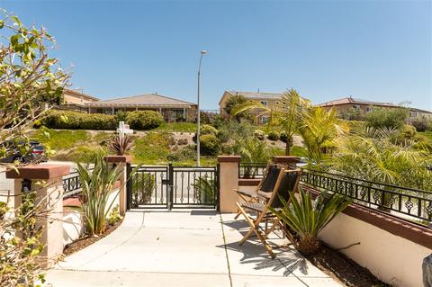 1131 Vista Pointe Blvd, Oceanside, CA 92057 photo 2