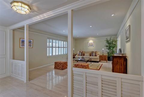 8555 Nottingham Pl, La Jolla, CA 92037 photo 3