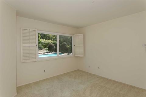 8555 Nottingham Pl, La Jolla, CA 92037 photo 12