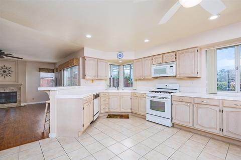 2028 Wedgewood Dr, Oceanside, CA 92056 photo 8