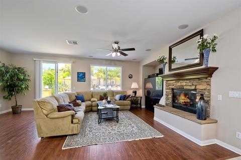 1054 Fields Ct, Oceanside, CA 92057 photo 2