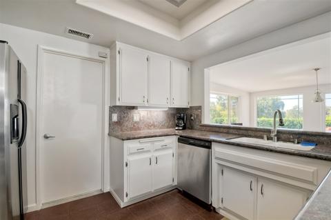 1115 Sunset Dr, Vista, CA 92081 photo 8