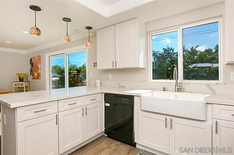 566 Warwick Ave, Cardiff, CA 92007 photo 4