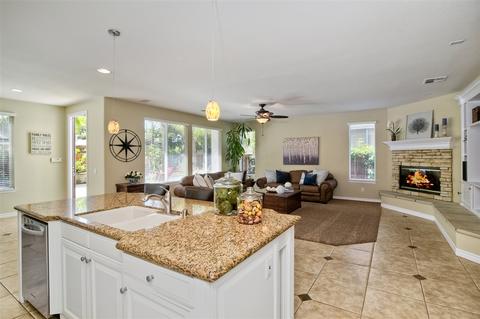 8045 Corte Sasafras, Carlsbad, CA 92009 photo 13