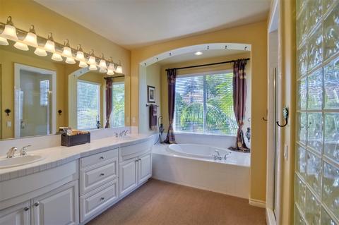 8045 Corte Sasafras, Carlsbad, CA 92009 photo 16