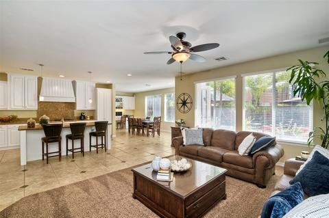 8045 Corte Sasafras, Carlsbad, CA 92009 photo 10