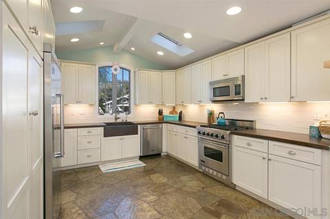 1985 E Pointe, Carlsbad, CA 92008 photo 2