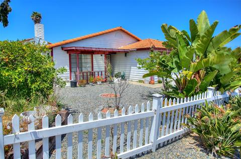 693 Shadow Tree Dr, Oceanside, CA 92058 photo 2