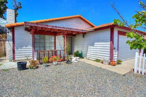 693 Shadow Tree Dr, Oceanside, CA 92058 photo 4