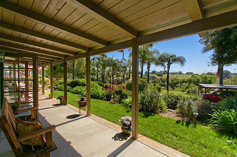 2025 Sunnycrest Ln, Fallbrook, CA 92028 photo 2