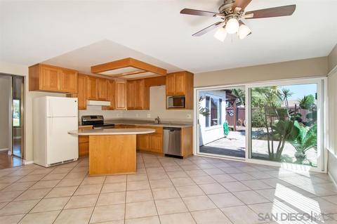 1377 Caliente Loop, Chula Vista, CA 91910 photo 5