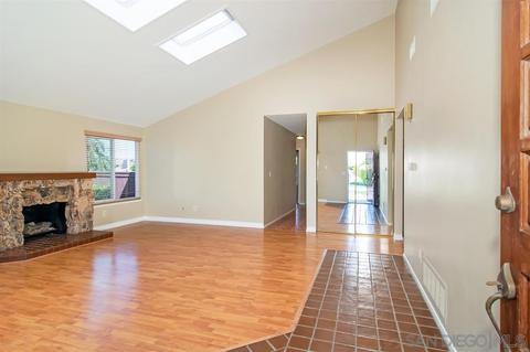 1377 Caliente Loop, Chula Vista, CA 91910 photo 2
