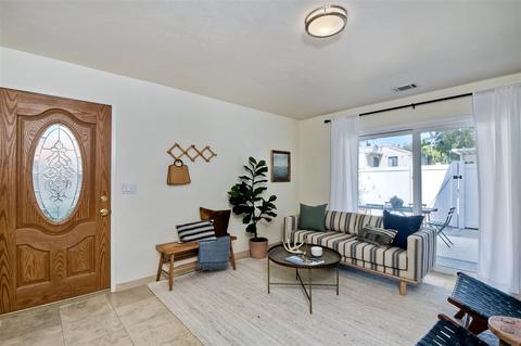 1381 Evergreen Dr, Cardiff, CA 92007 photo 2