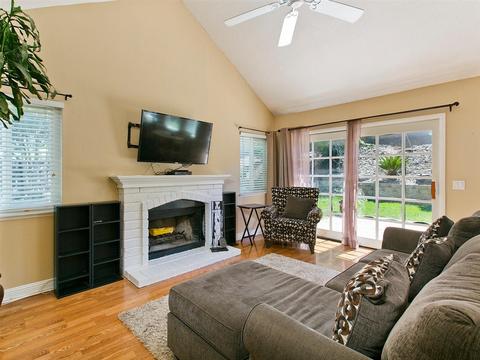 1758 Macero, Escondido, CA 92029 photo 4