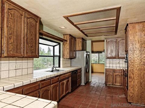 1365 Ryan Ridge Rd, El Cajon, CA 92021 photo 2