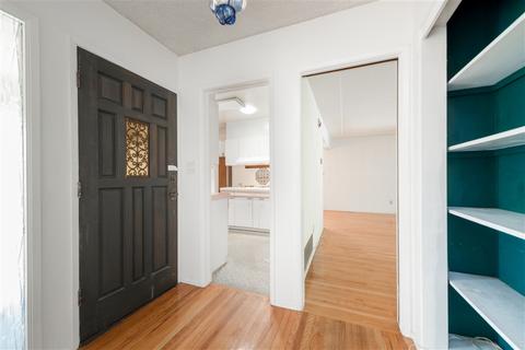 242 E J St, Chula Vista, CA 91910 photo 4