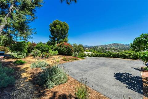 1129 Viewmont Dr, Escondido, CA 92027 photo 2
