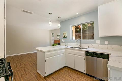 4699 Lofty Grove Dr, Oceanside, CA 92056 photo 2